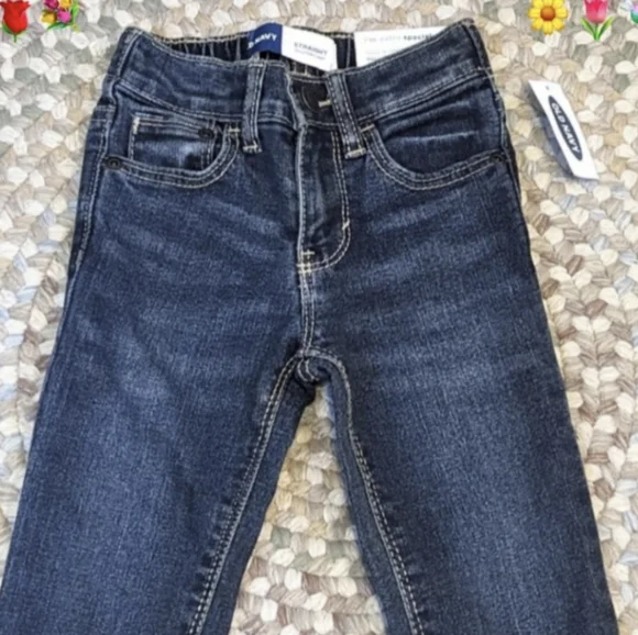 🆕Old Navy Straight leg jeans - Picture 4 of 6